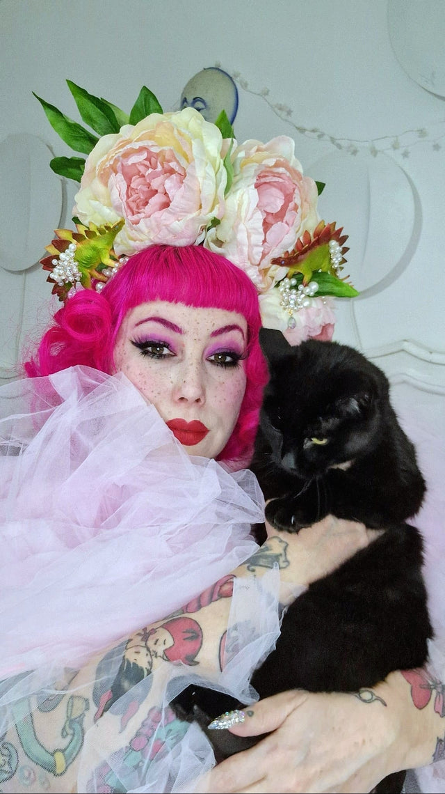Statement Headdresses: How & Where to Wear A "Say Something" Hat
