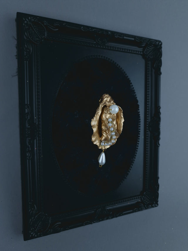 PRE-ORDER! Gold & Pearl Oyster Brooch Jewellery WITH DISPLAY FRAME