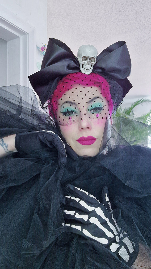 "Dead Cute" Skull & Bow Veil Headdress