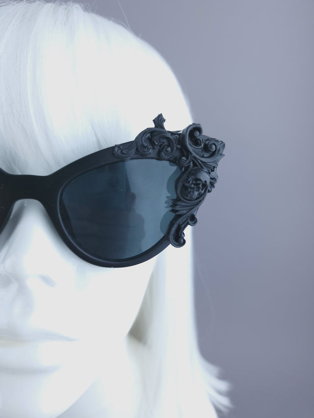 "Ricin" Black Filigree Cateye Sunglasses