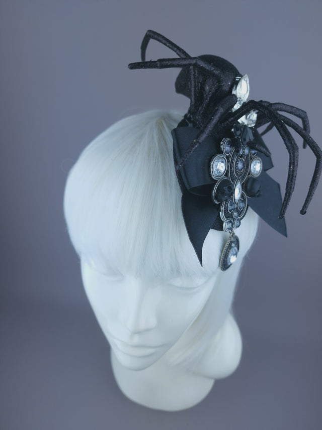 Pearls & Swine: Black Spider & Jewel Mini Fascinator "Deadli"