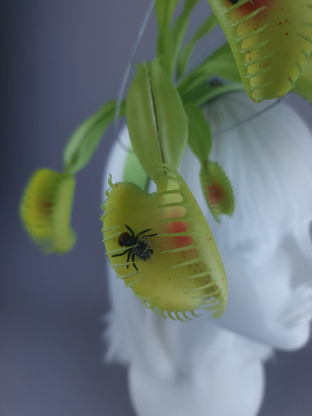 "Snap" Venus Flytrap with Flies Headdress