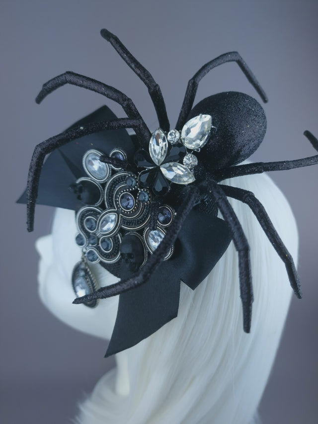 Pearls & Swine: Black Spider & Jewel Mini Fascinator "Deadli"