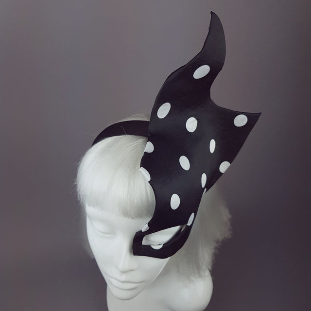 "Soleares" Black and White Polkadot Half Mask