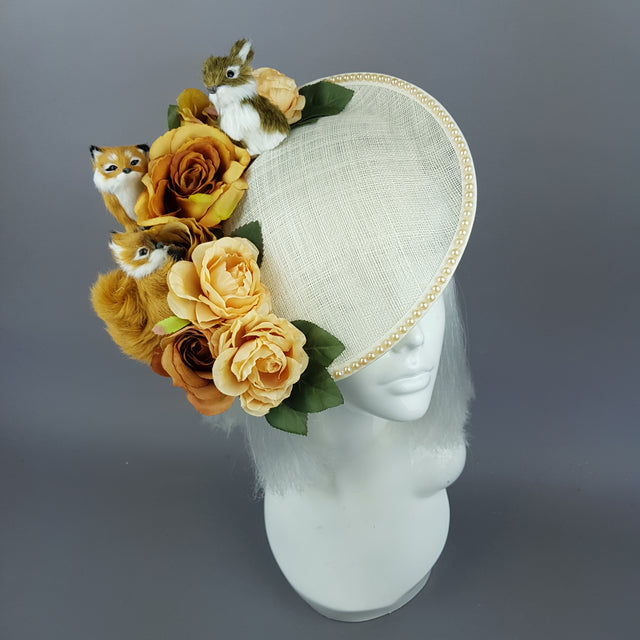 "Dosque" Ivory Pearl Floral Hat with Woodland Animals