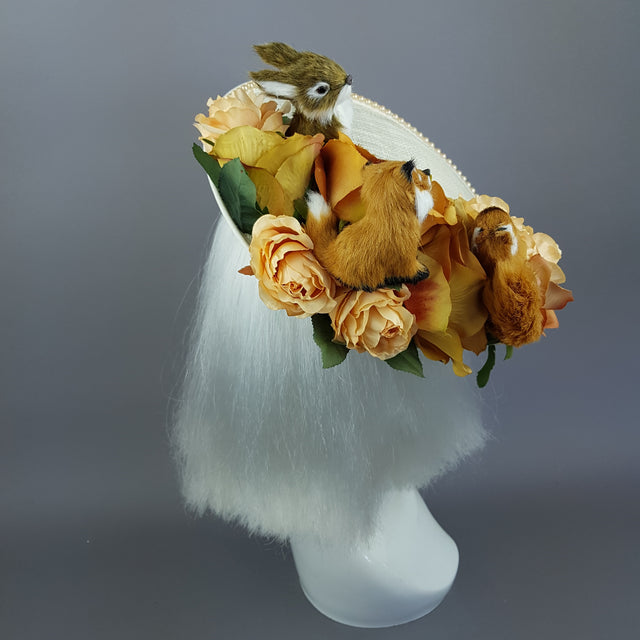 "Dosque" Ivory Pearl Floral Hat with Woodland Animals