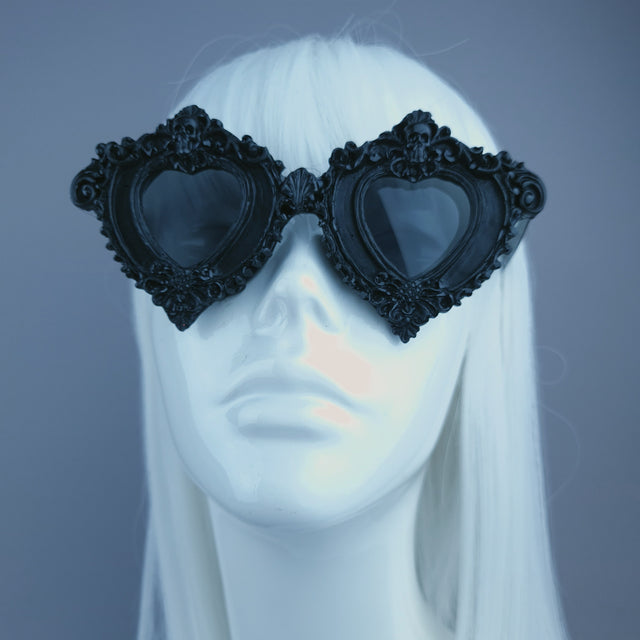 "Cordula" Small Black Filigree Heart Sunglasses