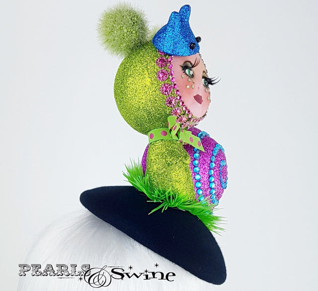 Sparkling doll face snail hat